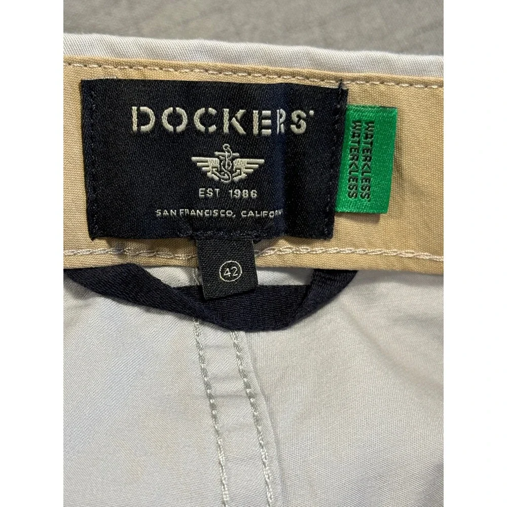 Dockers Ultimate Short Mens 42 Light Grey Flex Comfort Waistband Chino NEW
